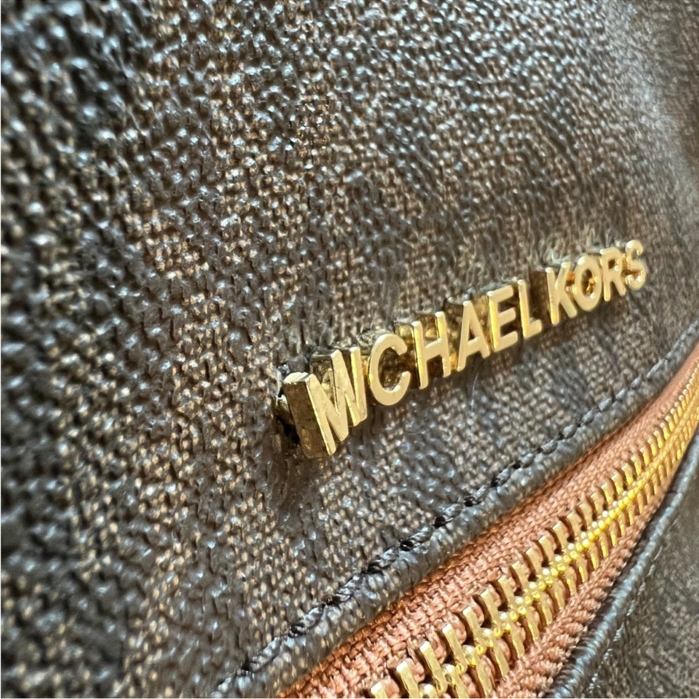 Michael Kors Rare Logo Bronze Addition
Backpack Medium - Picture 2 of 5